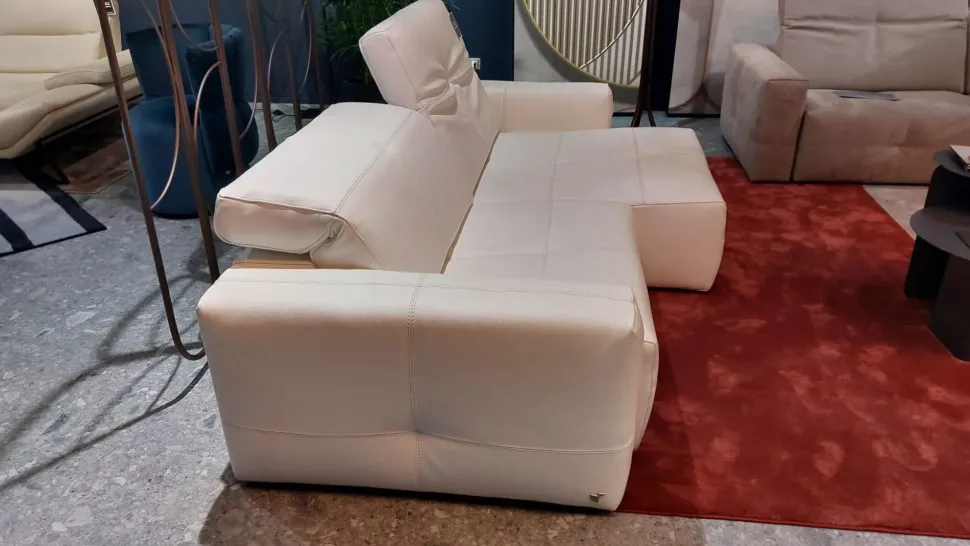 1. Design moderno ed elegante. 2. Comfort assoluto. 3. Struttura robusta. 4. Pelle di qualità. 5. Prezzo competitivo.