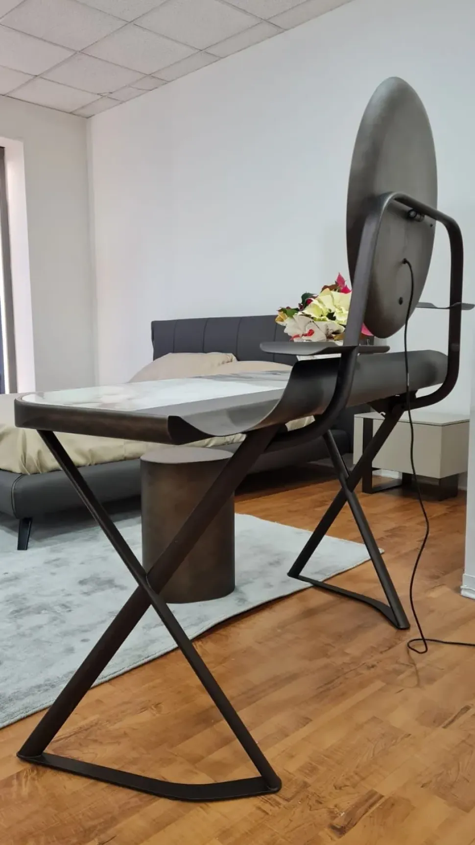 1. Prezzo outlet2. Marca Cattelan Italia3. Design elegante in pelle4. Facile da installare5. Compatibile con tutti i dispositivi