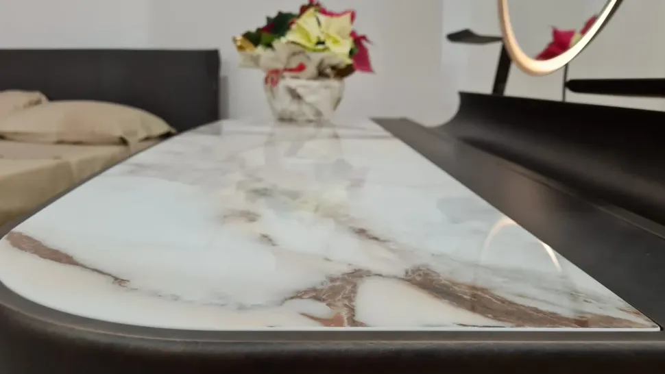 1. Prezzo outlet2. Marca Cattelan Italia3. Design elegante in pelle4. Facile da installare5. Compatibile con tutti i dispositivi