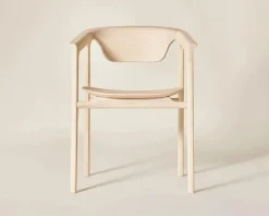 Contatta il progettista interni per scoprire il prezzo della sedia modello Duna di Dale.