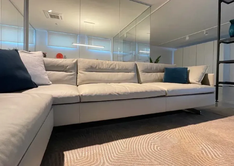 Divano Angolare Grantorino Poltrona frau a 15028€