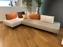 Divano Angolare tessuto modello Divano bacio  di Le comfort