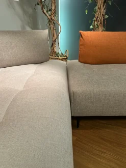 Divano Angolare tessuto modello Divano bacio  di Le comfort