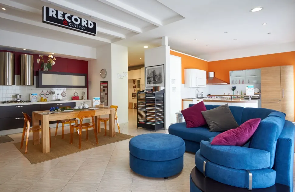 Divano Angolare Virgola_completo_di_pouff Artigianale a 2268€