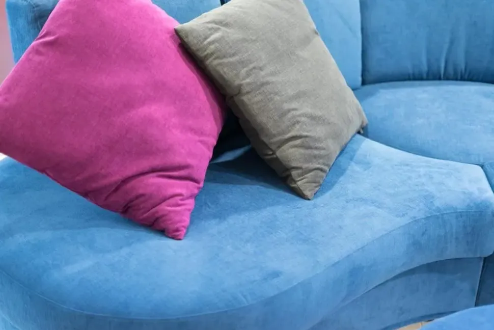 Divano Angolare Virgola_completo_di_pouff Artigianale a 2268€