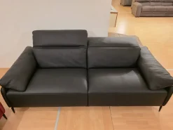 Divano Brignac tre posti fisso pelle di Artigianale in stile moderno a prezzo scontato