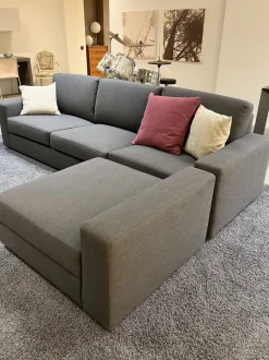 Divano con penisola artigianale. Comodo, sconto 38%. Prezzi outlet!