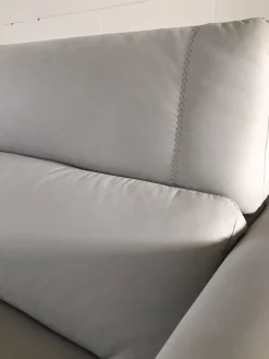 Divano con penisola in stile Design Con seduta allungabile con forte sconto