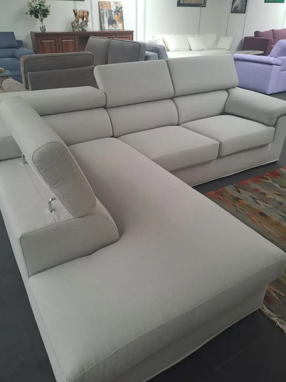 Divano con penisola modello Reflect di Samoa a prezzi convenienti