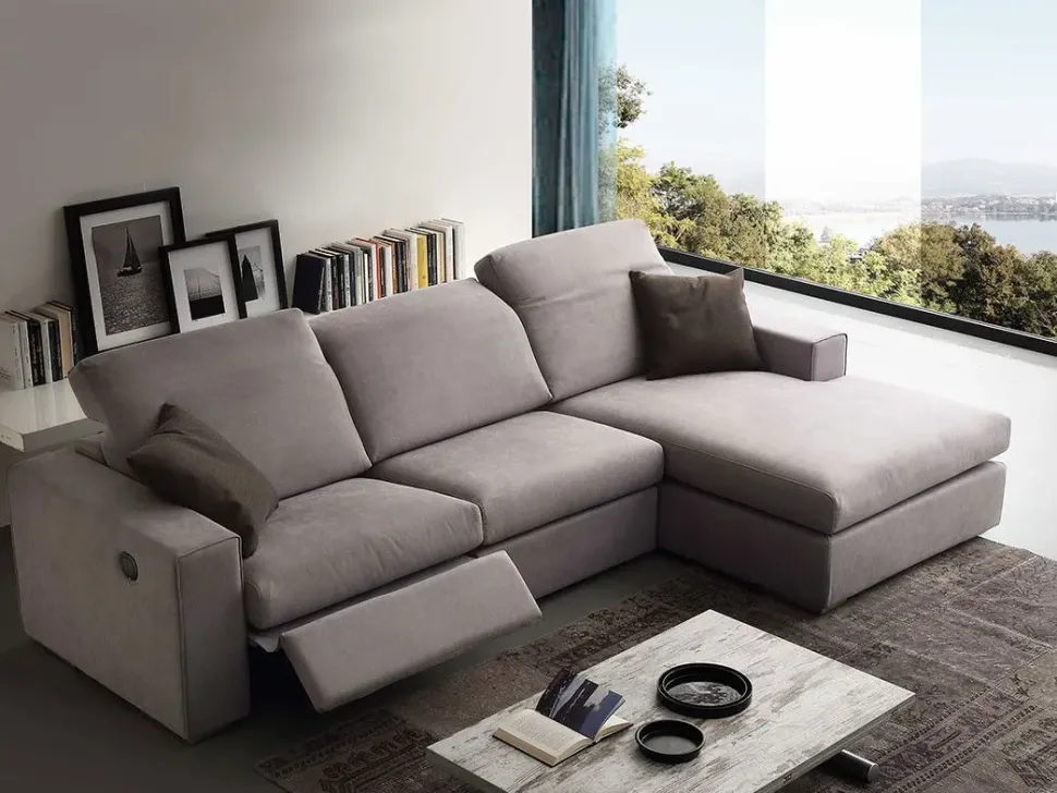 Divano con penisola modello Magnum di Crippa salotti in offerta