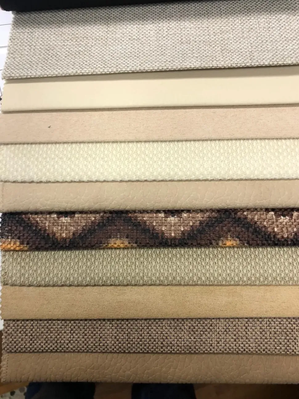 Divano con penisola modello Magnum di Crippa salotti in offerta