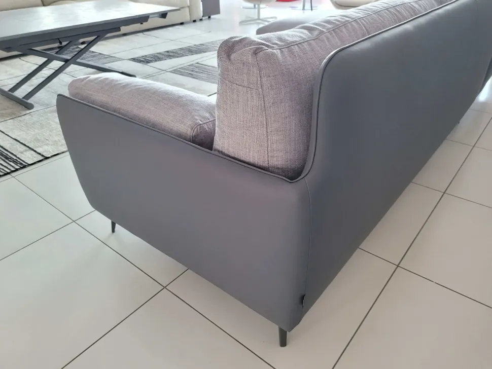 Divano con penisola tessuto in misto piuma Ditre italia a prezzo Outlet