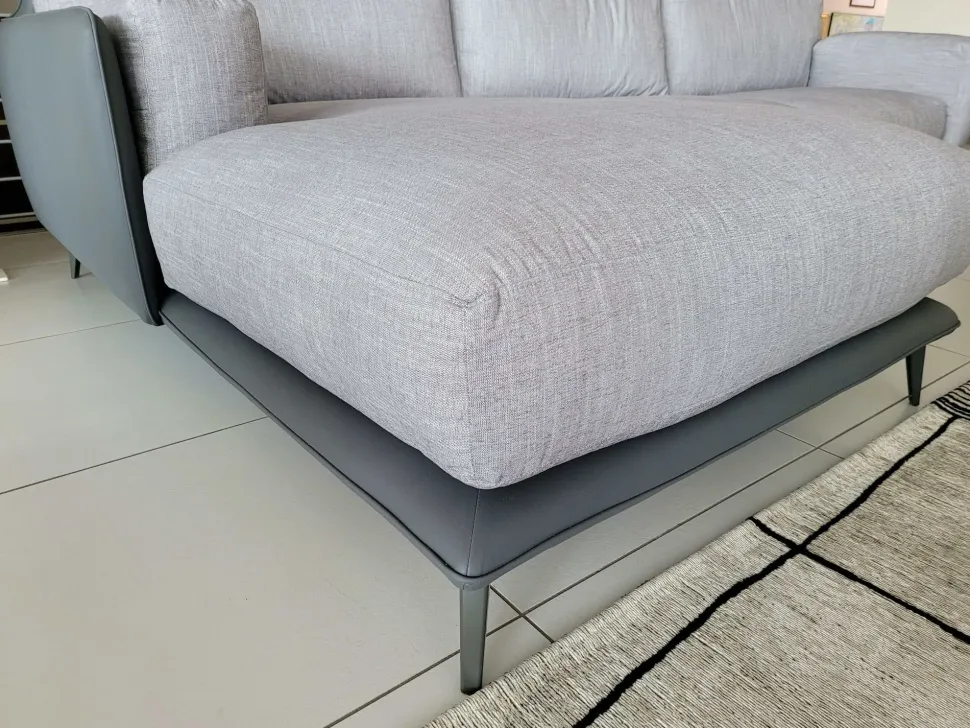 Divano con penisola tessuto in misto piuma Ditre italia a prezzo Outlet