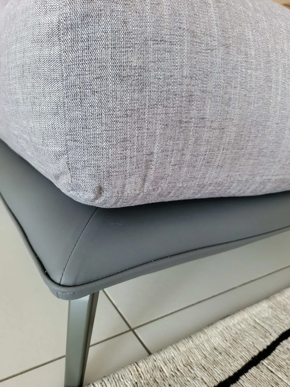 Divano con penisola tessuto in misto piuma Ditre italia a prezzo Outlet