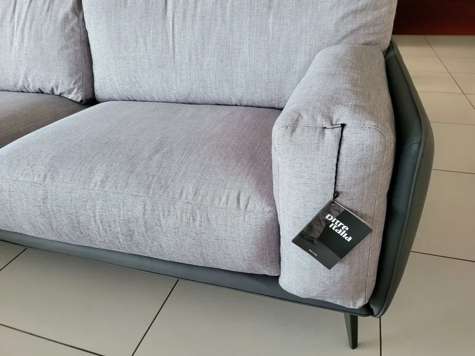 Divano con penisola tessuto in misto piuma Ditre italia a prezzo Outlet