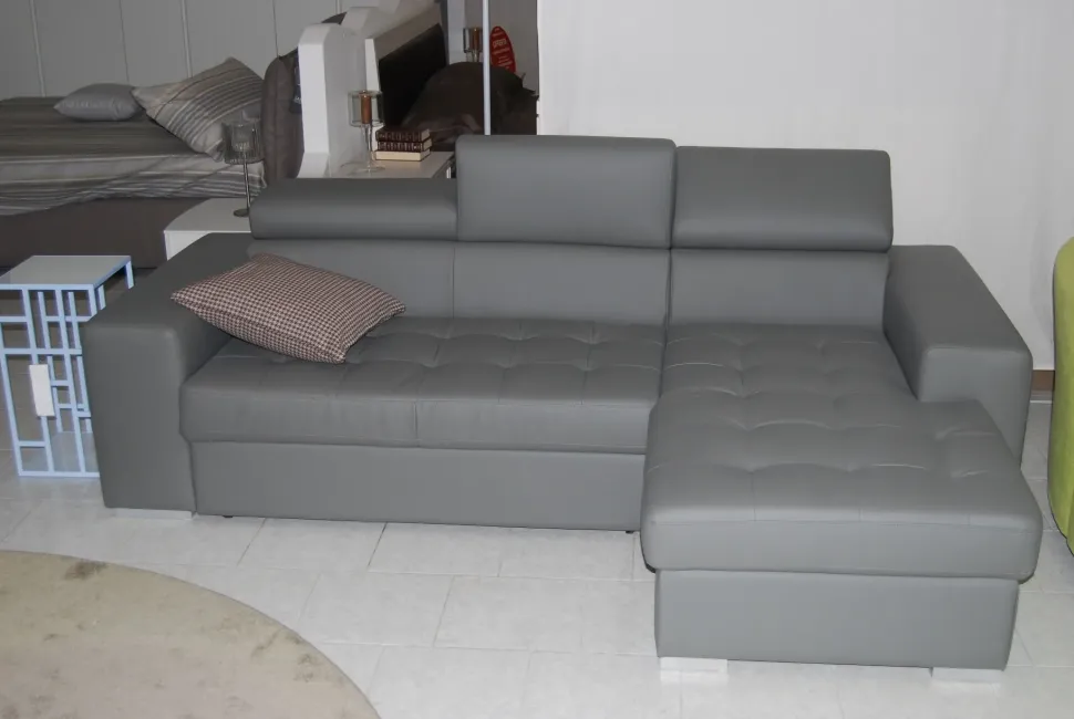 Divano da 3 posti modello Borg di Artigianale scontato