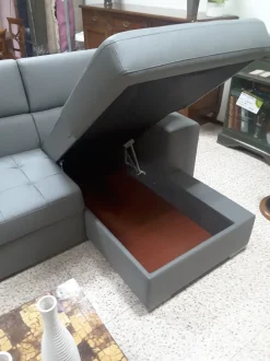 Divano da 3 posti modello Borg di Artigianale scontato