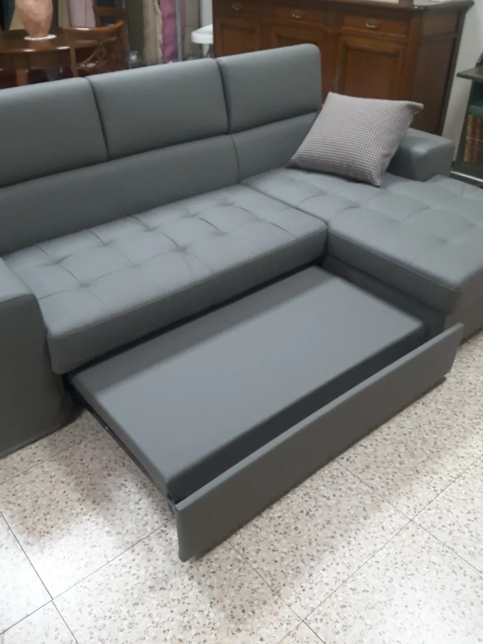 Divano da 3 posti modello Borg di Artigianale scontato