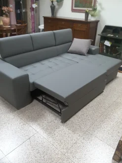 Divano da 3 posti modello Borg di Artigianale scontato