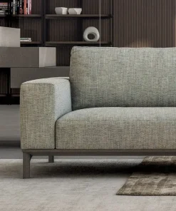 Divano da 4 posti modello Leonard di Doimo salotti scontato