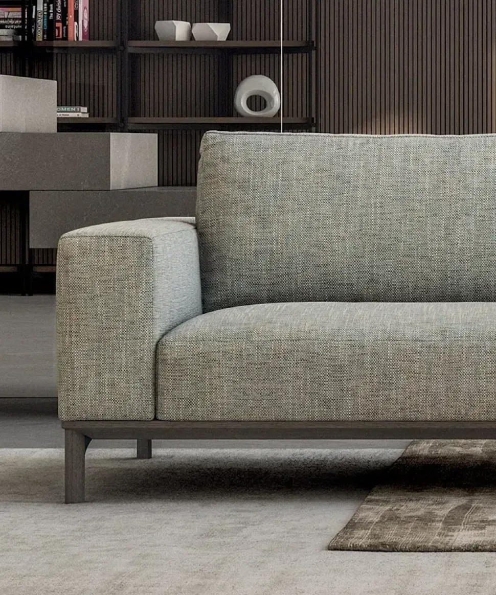 Divano da 4 posti modello Leonard di Doimo salotti scontato