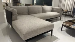 Divano da 4 posti modello Kubì di Novamobili scontato