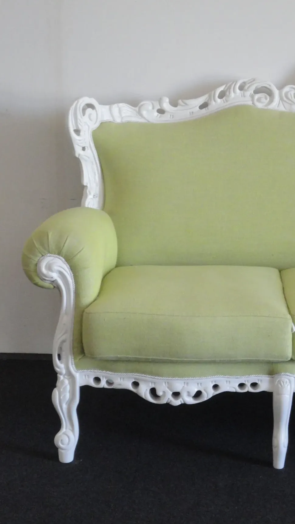 Divano in laccato e tessuto della ditta Piermaria scontato del -50%