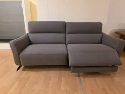 Divano in Pelle stile design modello Divano fusion 3 posti scontato - 50%