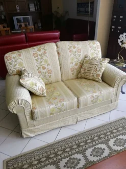 Divano in Tessuto stile classico modello Sissy scontato - 40%