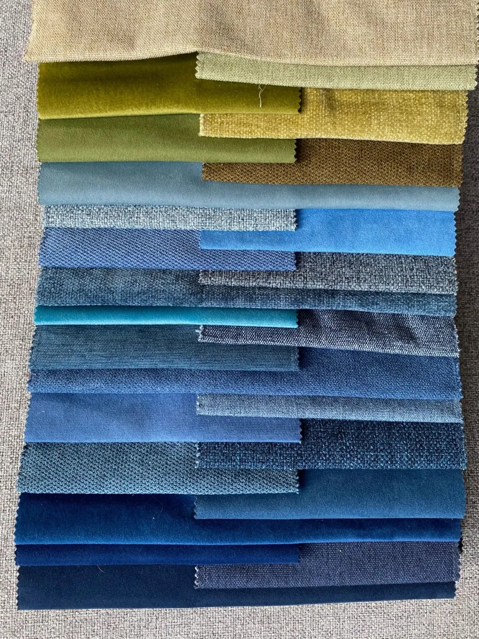 Divano in Tessuto stile moderno modello Baltimora scontato - 30%