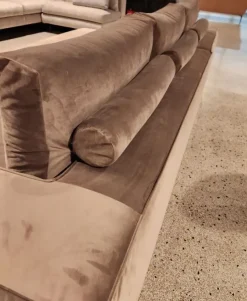 Divano in Tessuto stile moderno modello Divano pronta consegna velluto luxury scontato - 45%