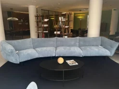 Divano Lineare a 4 posti Moncloud di Cassina: prezzo su richiesta