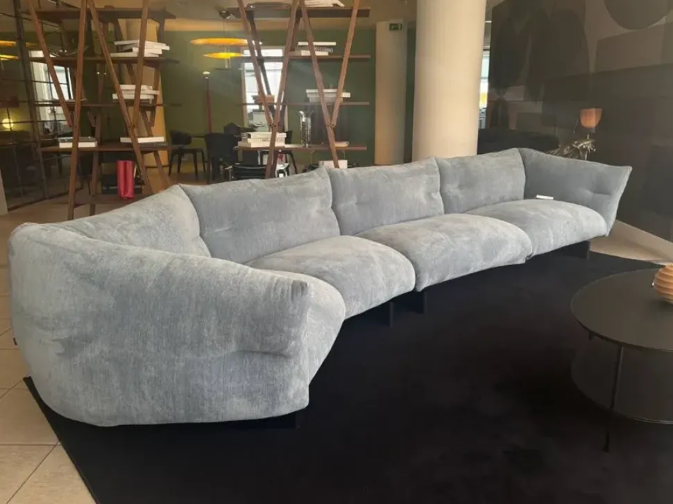 Divano Lineare a 4 posti Moncloud di Cassina: prezzo su richiesta