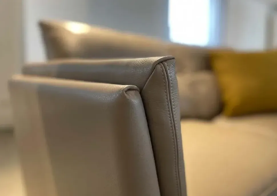 Divano Lineare Bretagne di Poltrona frau a prezzo ribassato