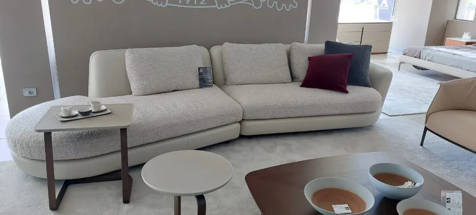 Divano Lineare Divano duo curva di Poltrona frau a prezzo ribassato