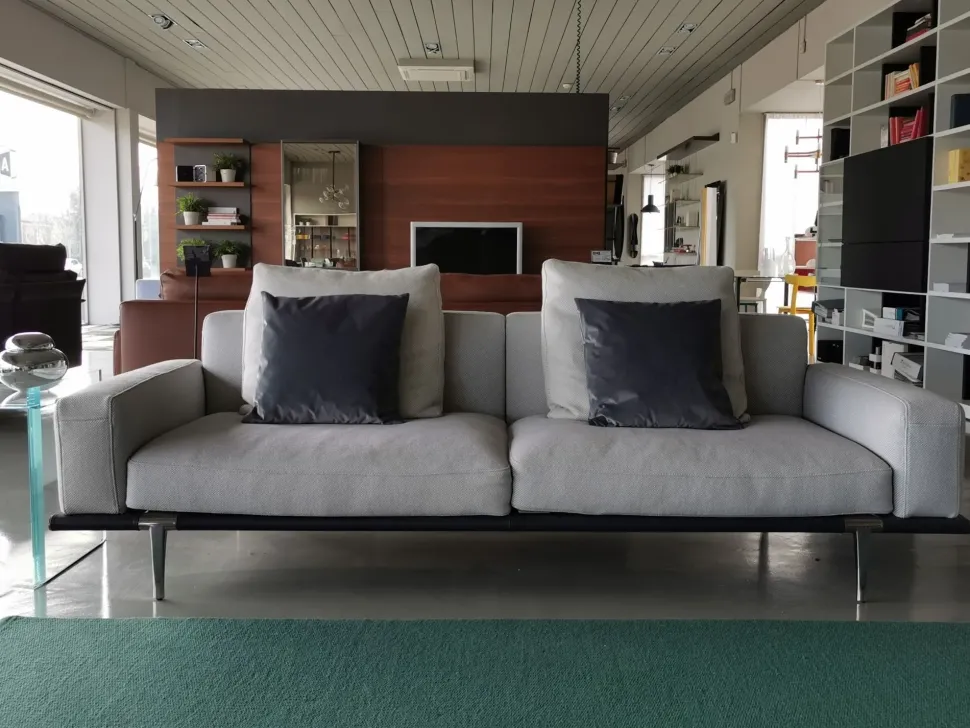 Divano Lineare modello Let it be di Poltrona frau in offerta