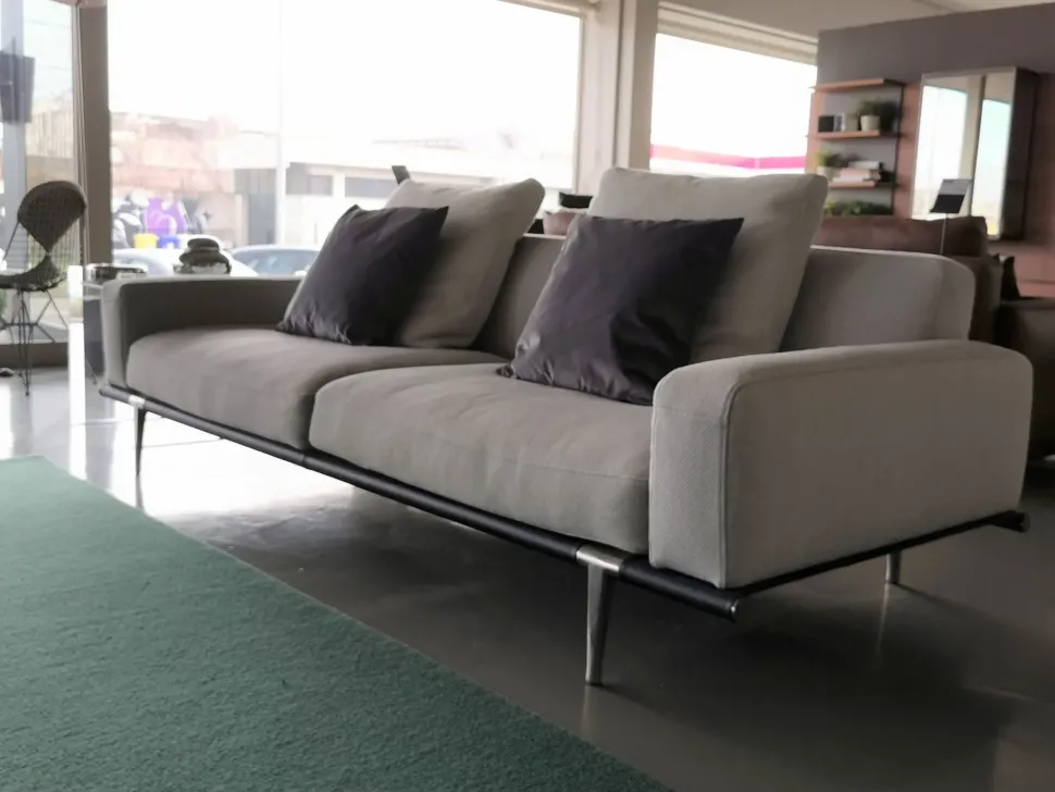 Divano Lineare modello Let it be di Poltrona frau in offerta