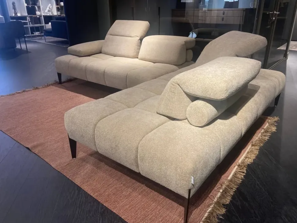 Divano moderno modello Skyline scontato