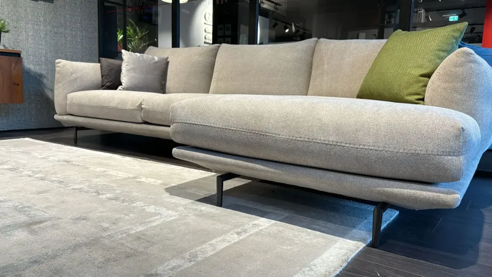 Divano Nicolas in Tessuto non sfoderabile di Calia scontato 39%