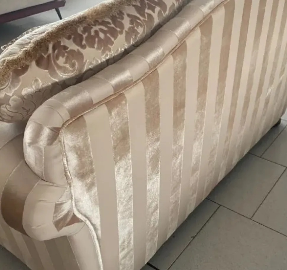 Divano pronta consegna come in foto. MD Work a prezzi vantaggiosi!