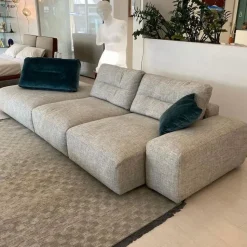 Divano Saba in Offerta Outlet con penisola in poliuretano.