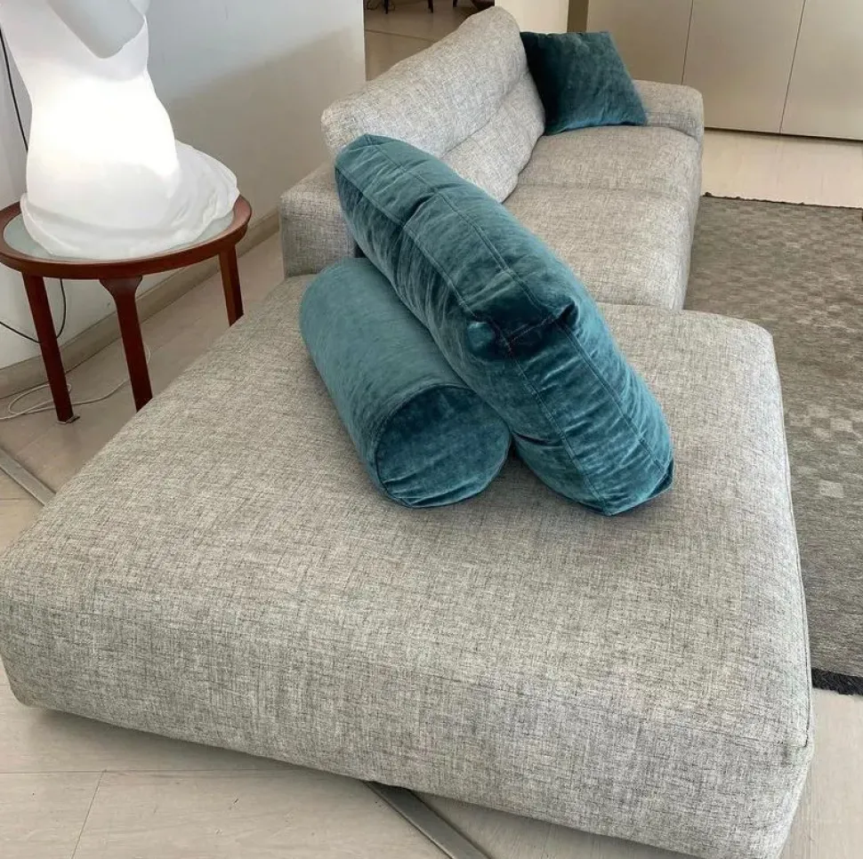 Divano Saba in Offerta Outlet con penisola in poliuretano.