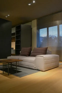 Divano Samet di Gervasoni in stile design a prezzo scontato
