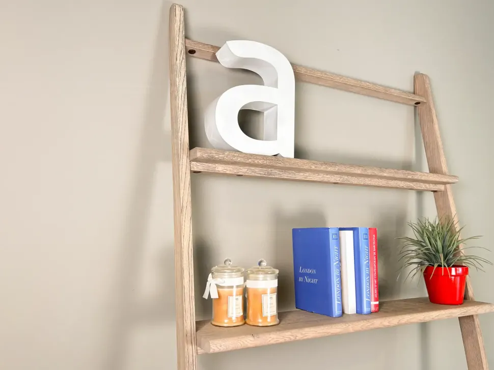 Libreria Libreria a terra di Devina nais: richiedi ora il prezzo riservato