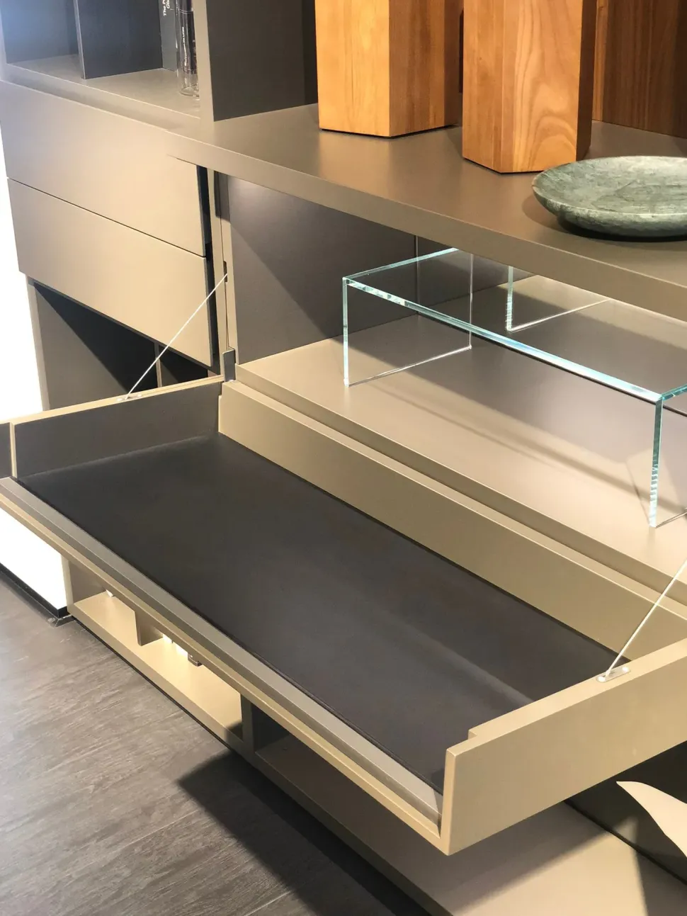 Libreria Wall system stile design di Poliform scontata