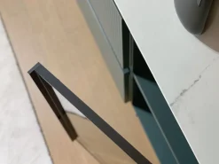 Madia di Novamobili in vetro Living 2023 in Offerta Outlet