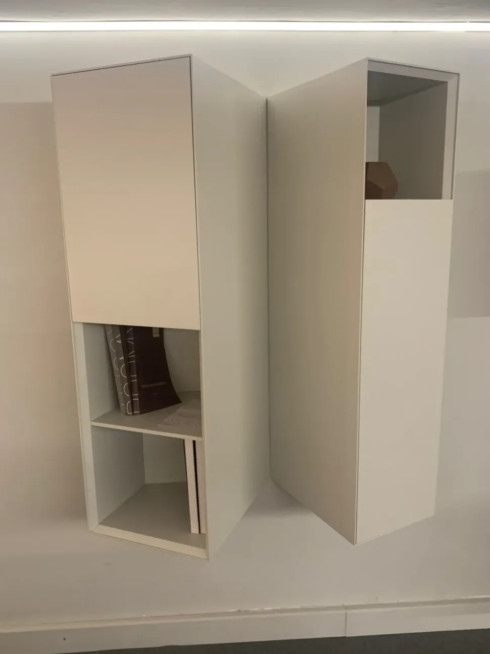 Madia Domino cline in stile design di Sangiacomo in Offerta Outlet