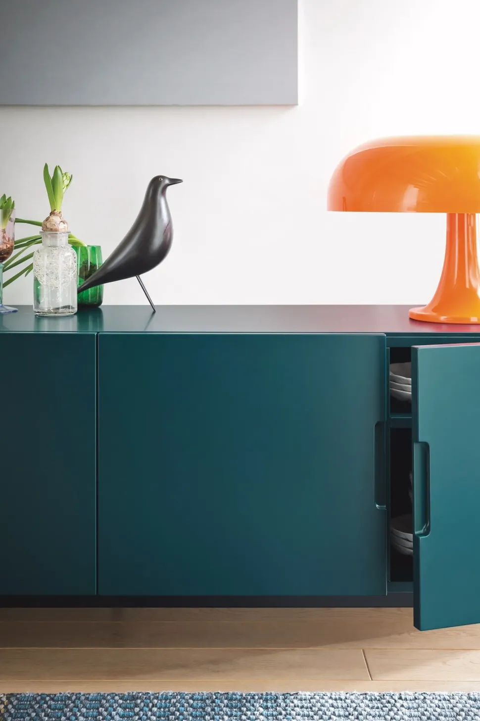 Madia in laccato opaco stile design Float Novamobili