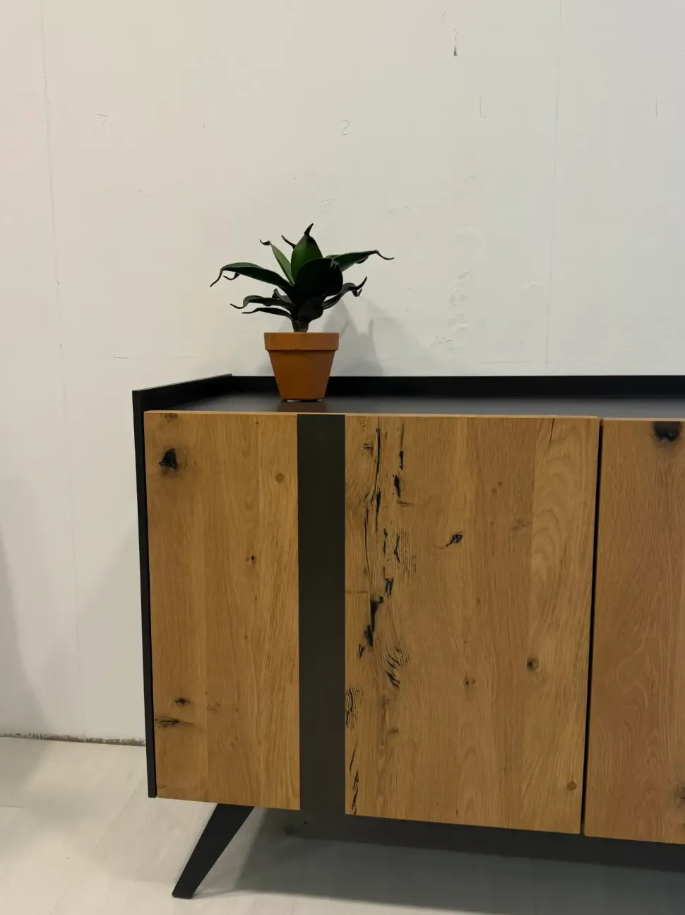 Madia in stile design Elly di Alta corte a prezzo Outlet