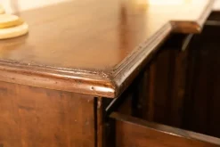 Madia Madia in noce massello antico in stile classico di Artigianale in Offerta Outlet